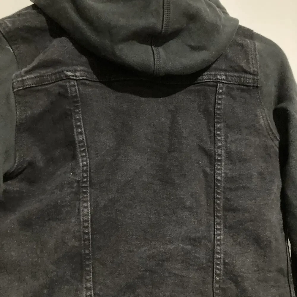 Levis excellent see